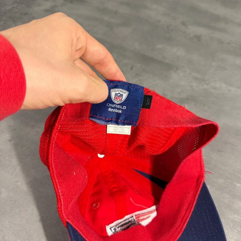 Reebok Hat Women SM Red New England Patriots‎ NFL Onfield Mesh Stretch Fit Cap